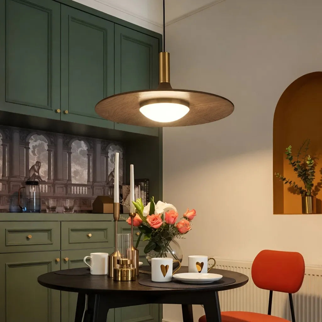 Lámpara colgante LED con pantalla de hierro con acabado de nogal y suspensión ajustable para cocina y comedor