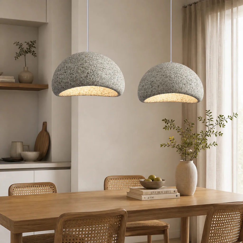 Pendelleuchte mit asymmetrischem Kuppelschirm und glatter Fiberglasoberfläche