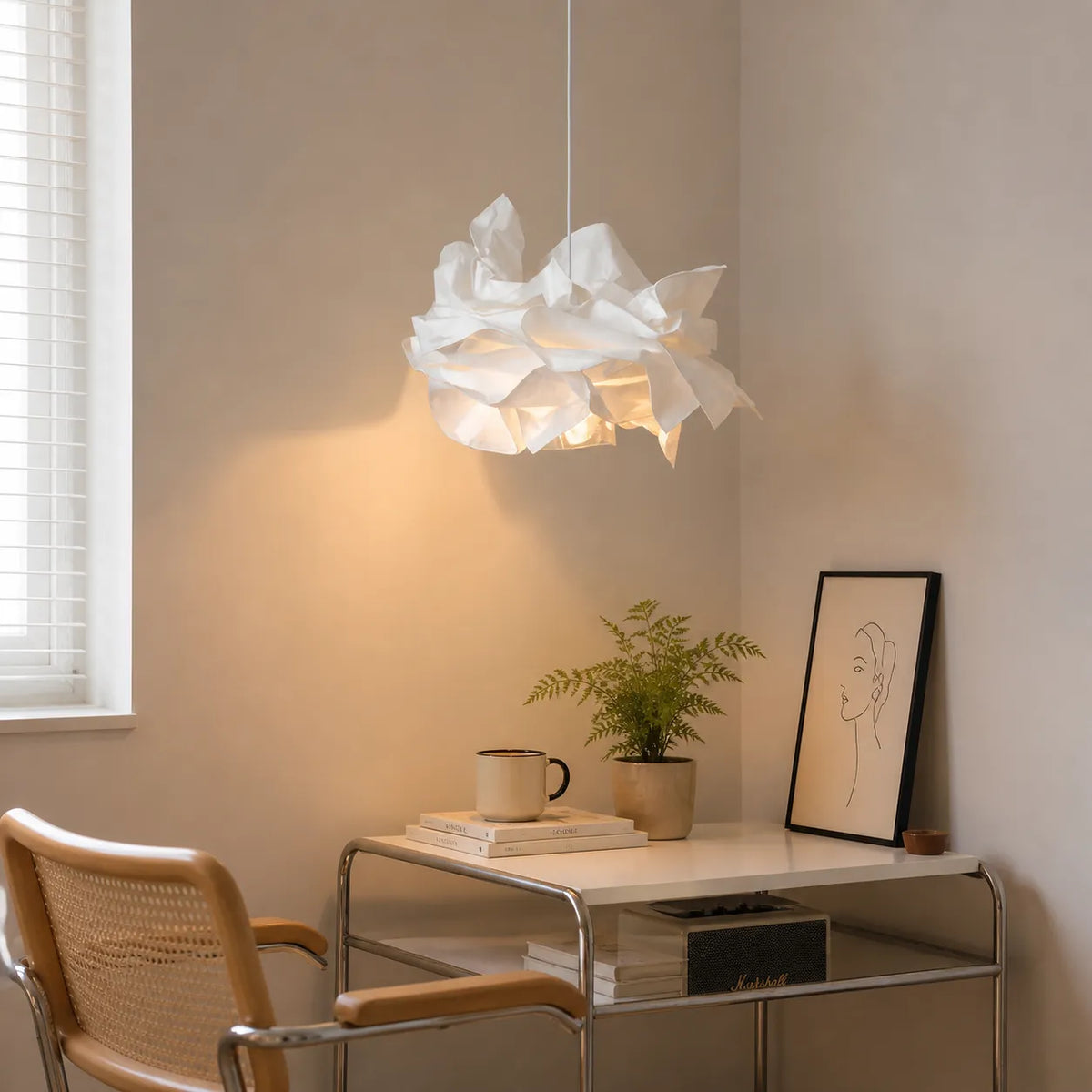 Suspension avec abat-jour en papier inspiré des nuages et lumière d’ambiance LED chaleureuse