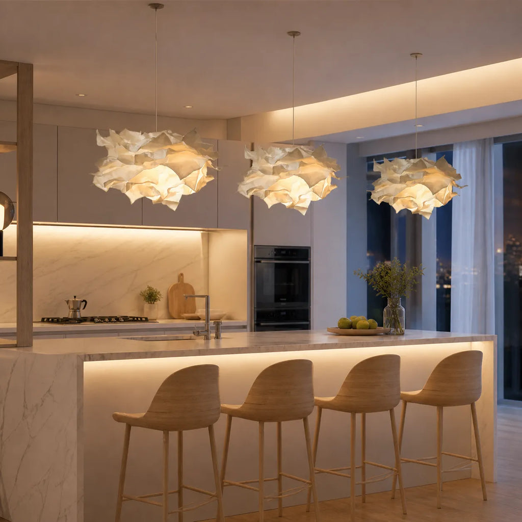 Suspension avec abat-jour en papier inspiré des nuages et lumière d’ambiance LED chaleureuse