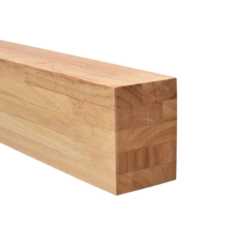 Lampada a sospensione lineare con LED dimmerabile e dettaglio in legno naturale, per una sala da pranzo moderna