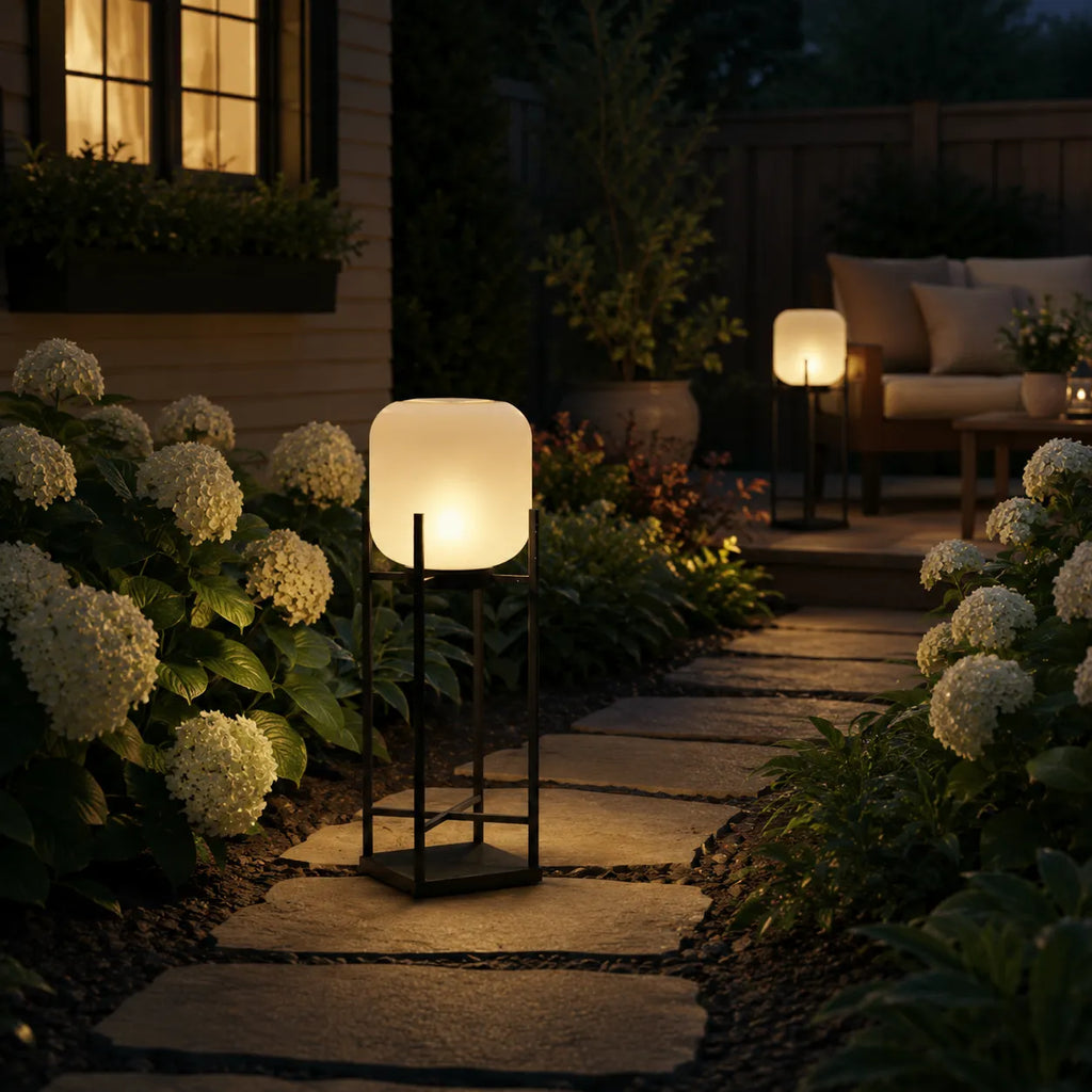 Solar-Stehlampe mit LED und wetterfestem IP65-Design zur Beleuchtung von Garten, Terrasse und Wegen