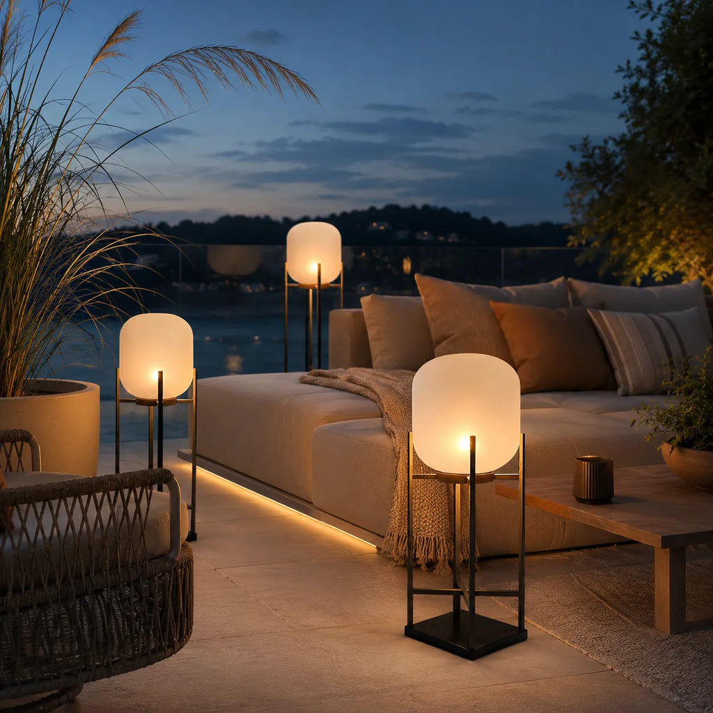 Solar-Stehlampe mit LED und wetterfestem IP65-Design zur Beleuchtung von Garten, Terrasse und Wegen