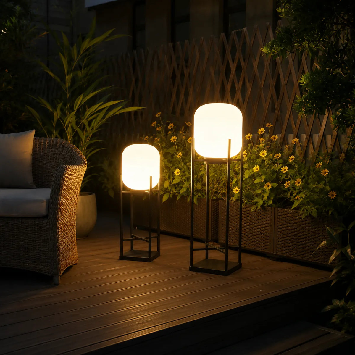 Solar-Stehlampe mit LED und wetterfestem IP65-Design zur Beleuchtung von Garten, Terrasse und Wegen