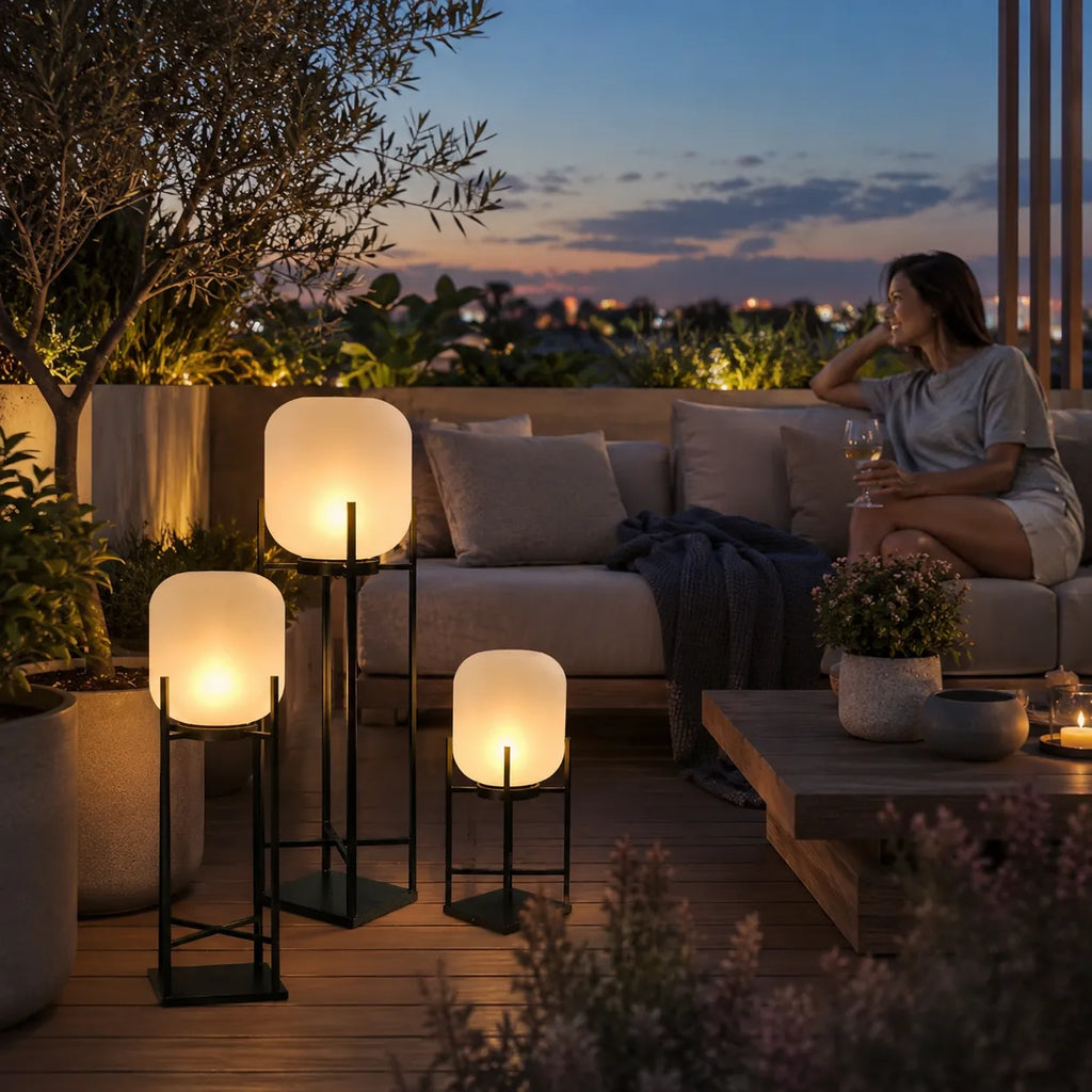 Solar-Stehlampe mit LED und wetterfestem IP65-Design zur Beleuchtung von Garten, Terrasse und Wegen