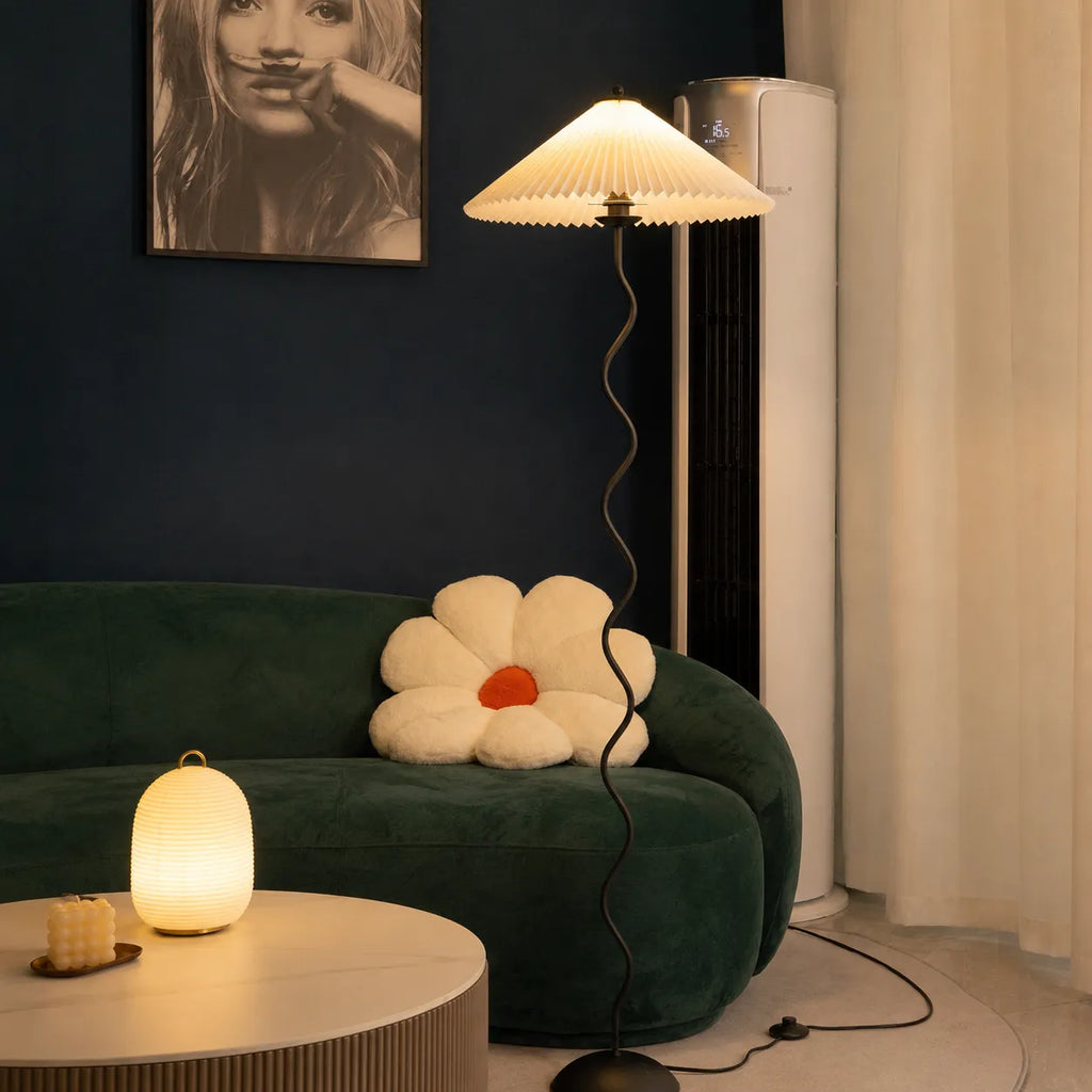 Stehlampe mit modernem, skulpturalem Metallsockel und Stoffschirm, 150 cm hohe Standleuchte