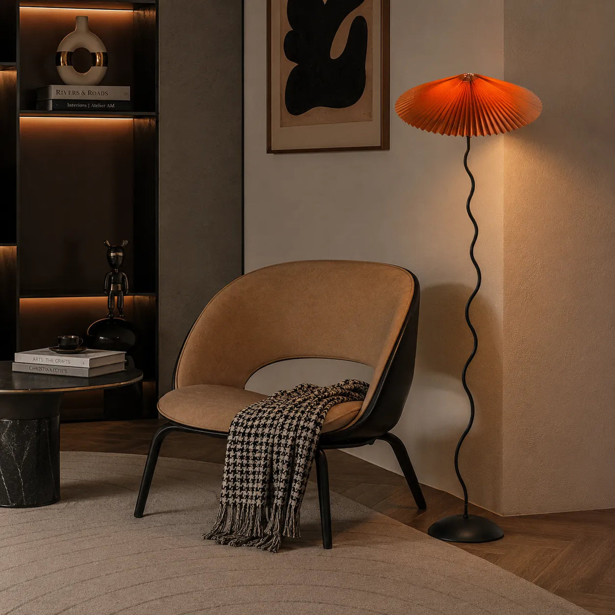 Stehlampe mit modernem, skulpturalem Metallsockel und Stoffschirm, 150 cm hohe Standleuchte