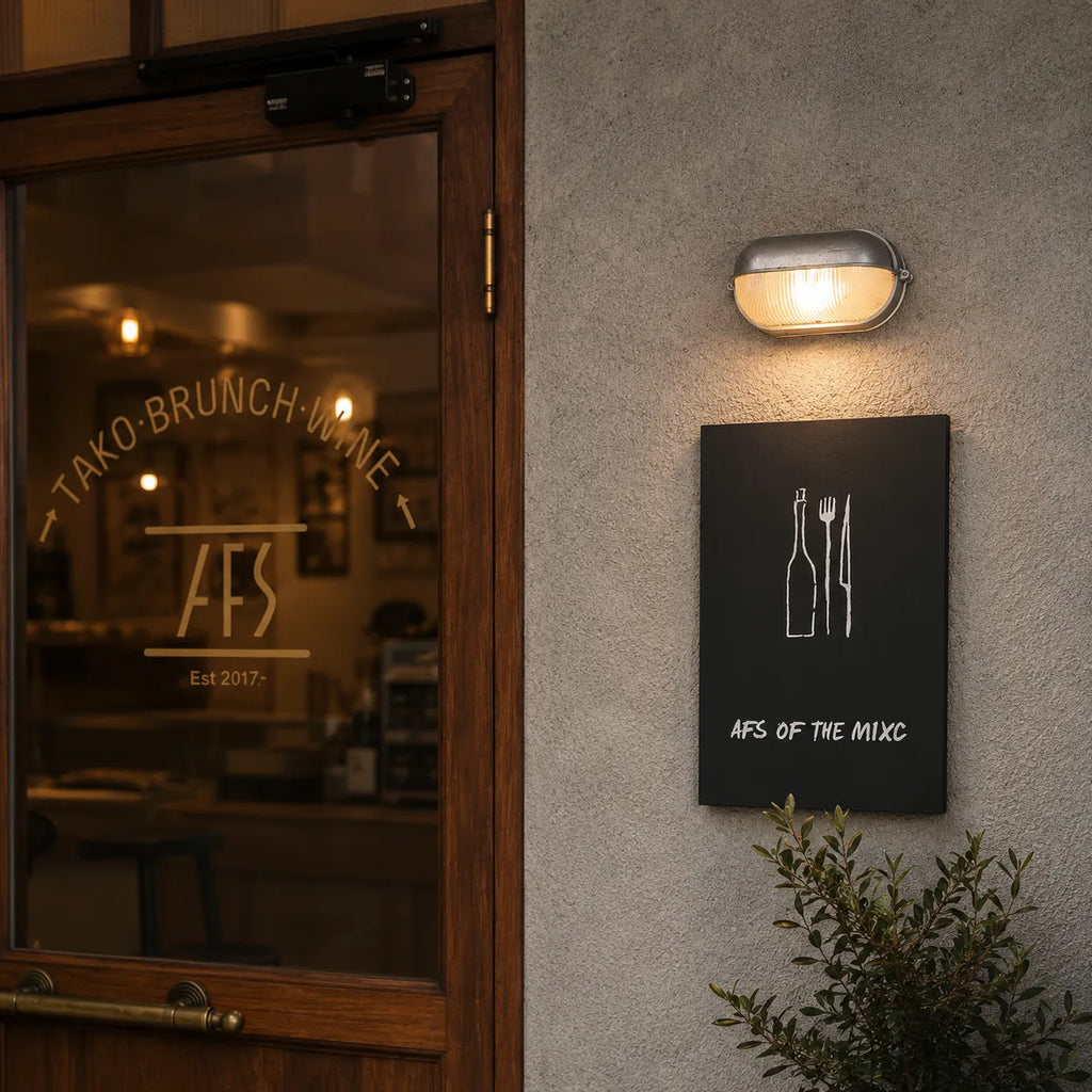 Outdoor Wall Sconce with Ribbed Glass Diffuser and Die-Cast Aluminium Industrial Bulkhead Design