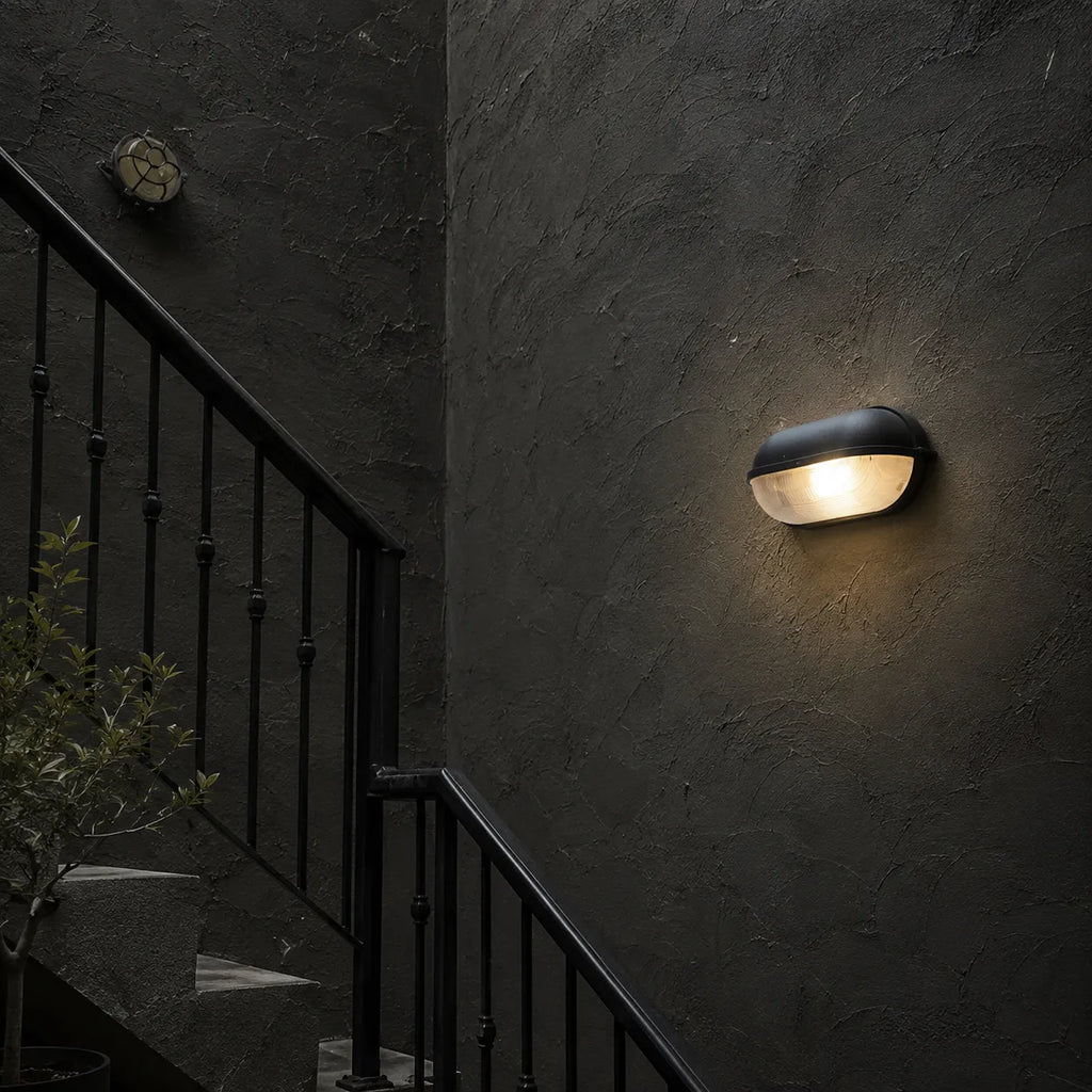 Outdoor Wall Sconce with Ribbed Glass Diffuser and Die-Cast Aluminium Industrial Bulkhead Design