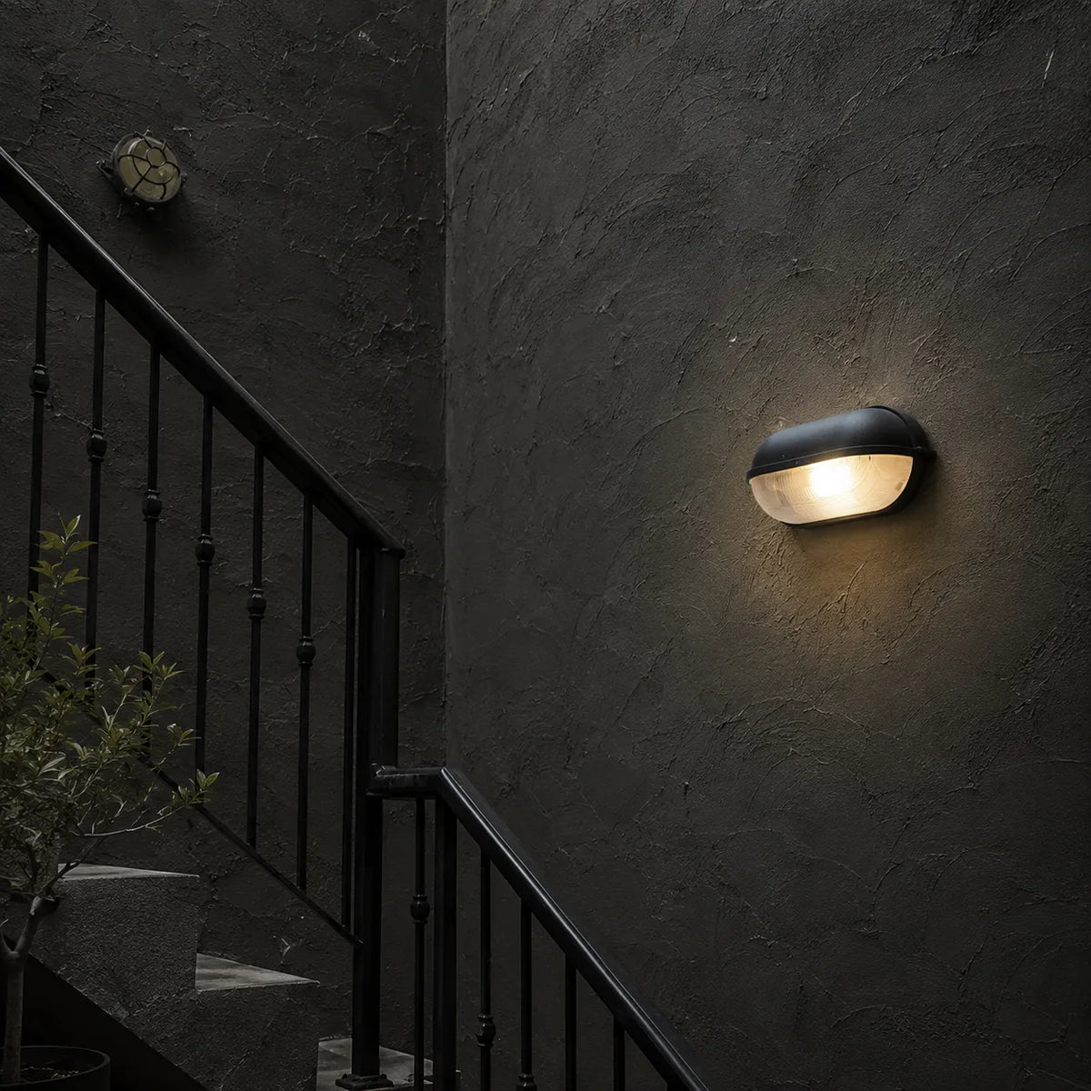 Outdoor Wall Sconce with Ribbed Glass Diffuser and Die-Cast Aluminium Industrial Bulkhead Design