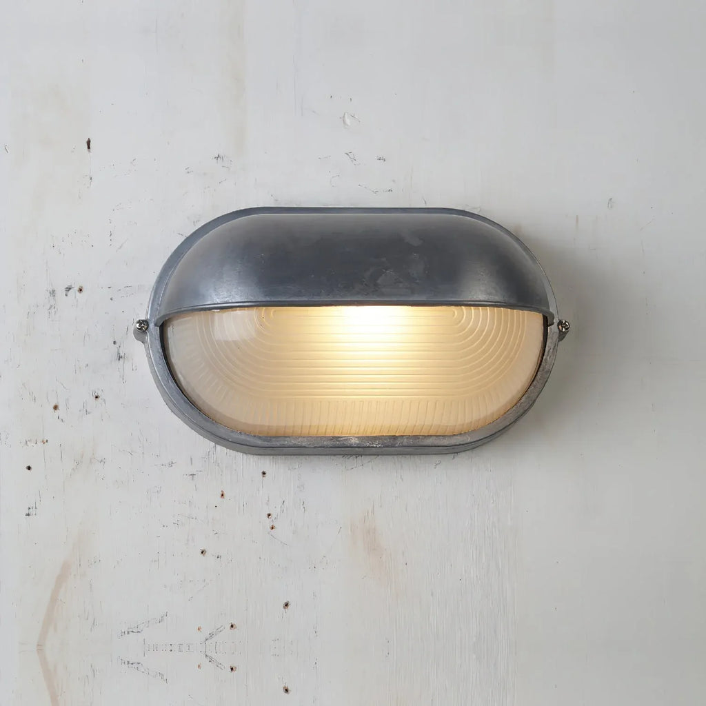 Outdoor Wall Sconce with Ribbed Glass Diffuser and Die-Cast Aluminium Industrial Bulkhead Design