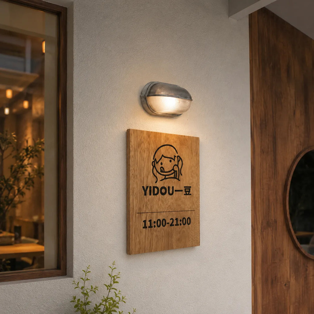 Outdoor Wall Sconce with Ribbed Glass Diffuser and Die-Cast Aluminium Industrial Bulkhead Design