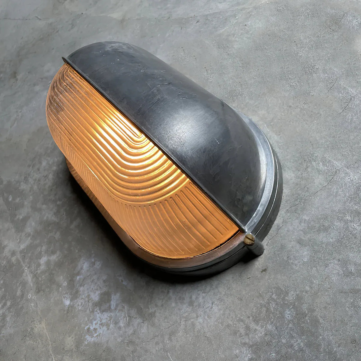 Outdoor Wall Sconce with Ribbed Glass Diffuser and Die-Cast Aluminium Industrial Bulkhead Design