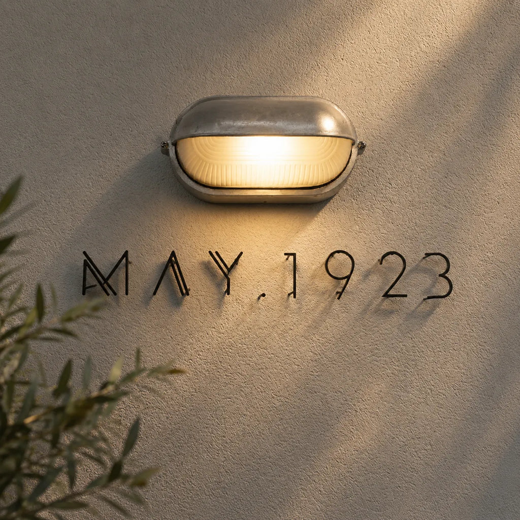 Outdoor Wall Sconce with Ribbed Glass Diffuser and Die-Cast Aluminium Industrial Bulkhead Design