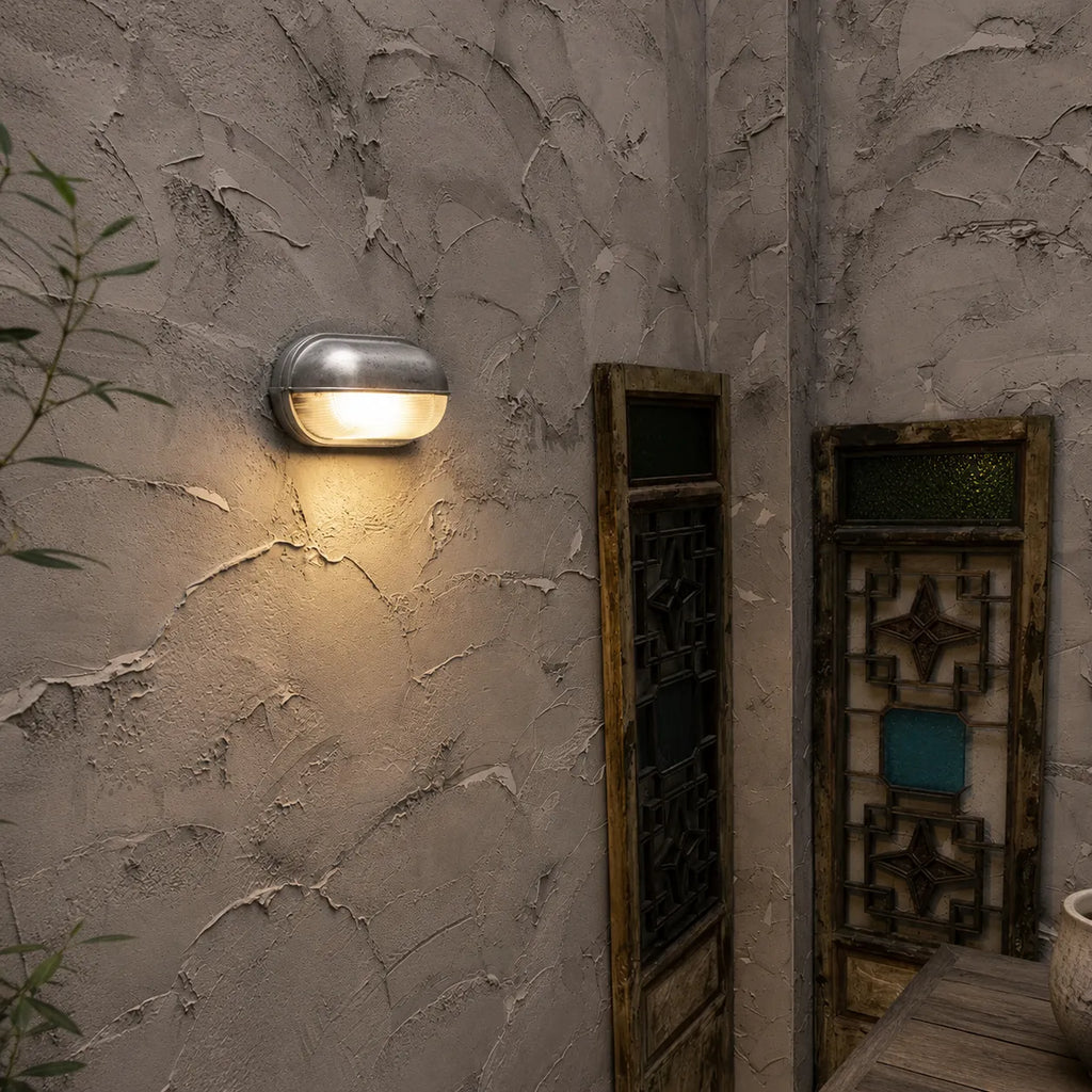 Outdoor Wall Sconce with Ribbed Glass Diffuser and Die-Cast Aluminium Industrial Bulkhead Design