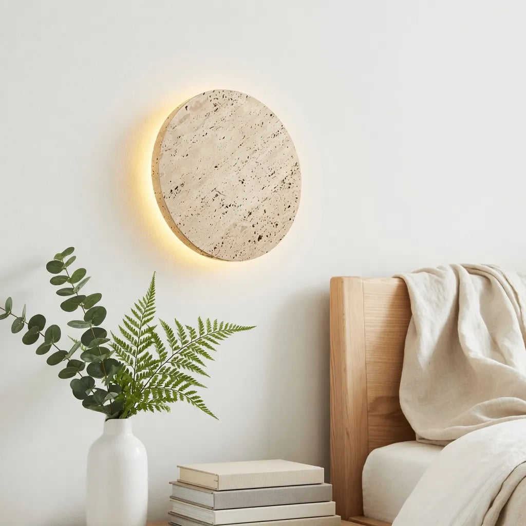 Appliques murales pour salon avec disque de travertin rétroéclairé par LED et effet halo moderne