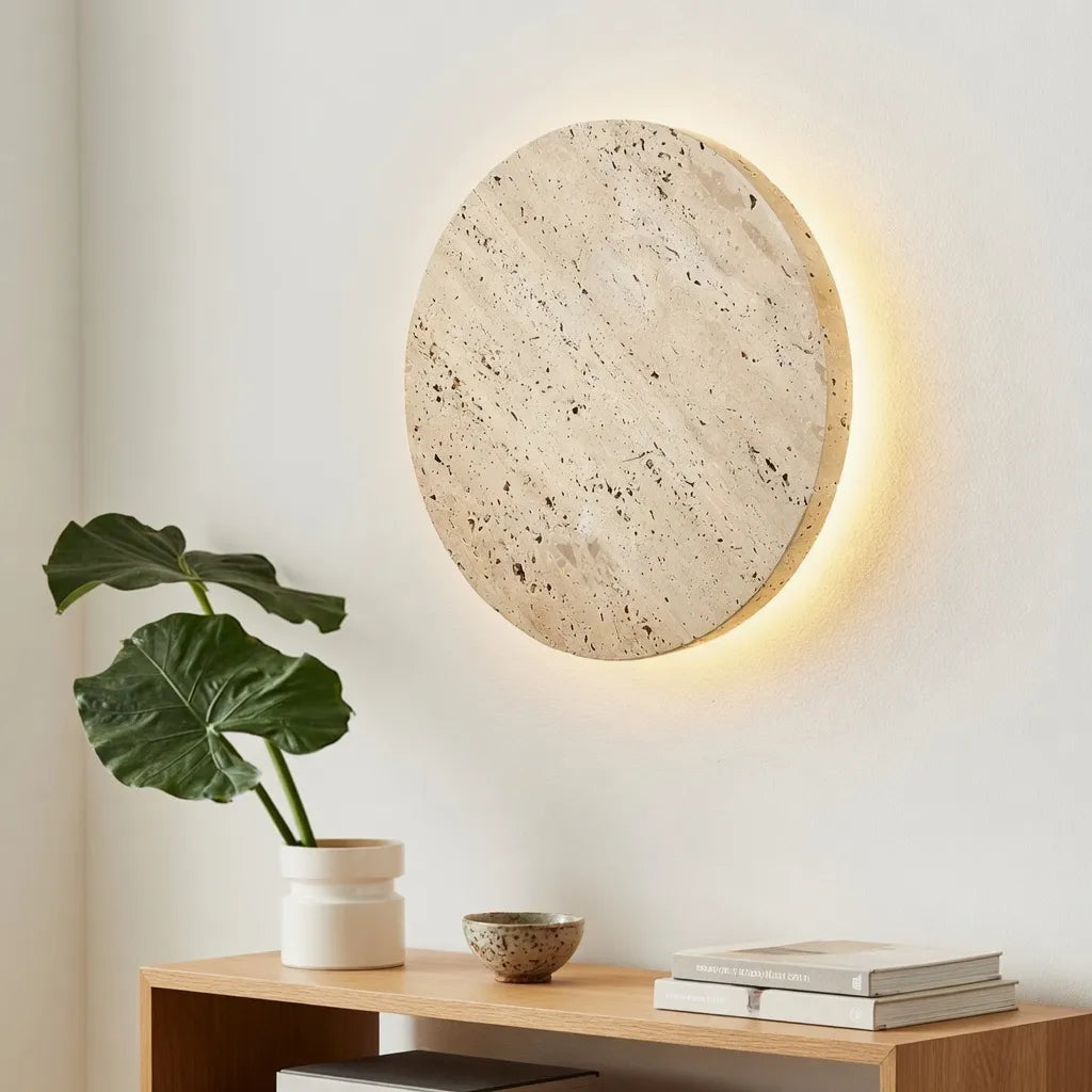 Appliques murales pour salon avec disque de travertin rétroéclairé par LED et effet halo moderne