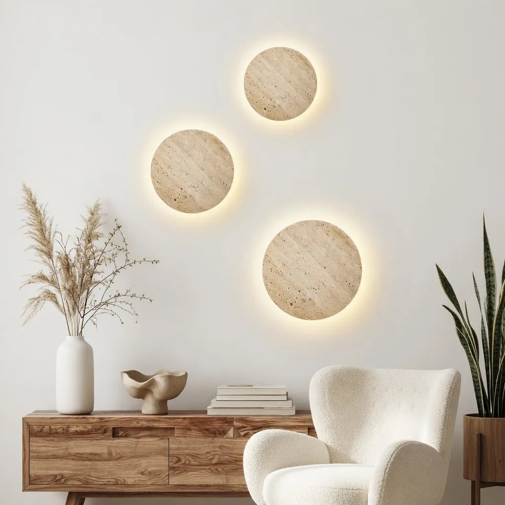 Appliques murales pour salon avec disque de travertin rétroéclairé par LED et effet halo moderne