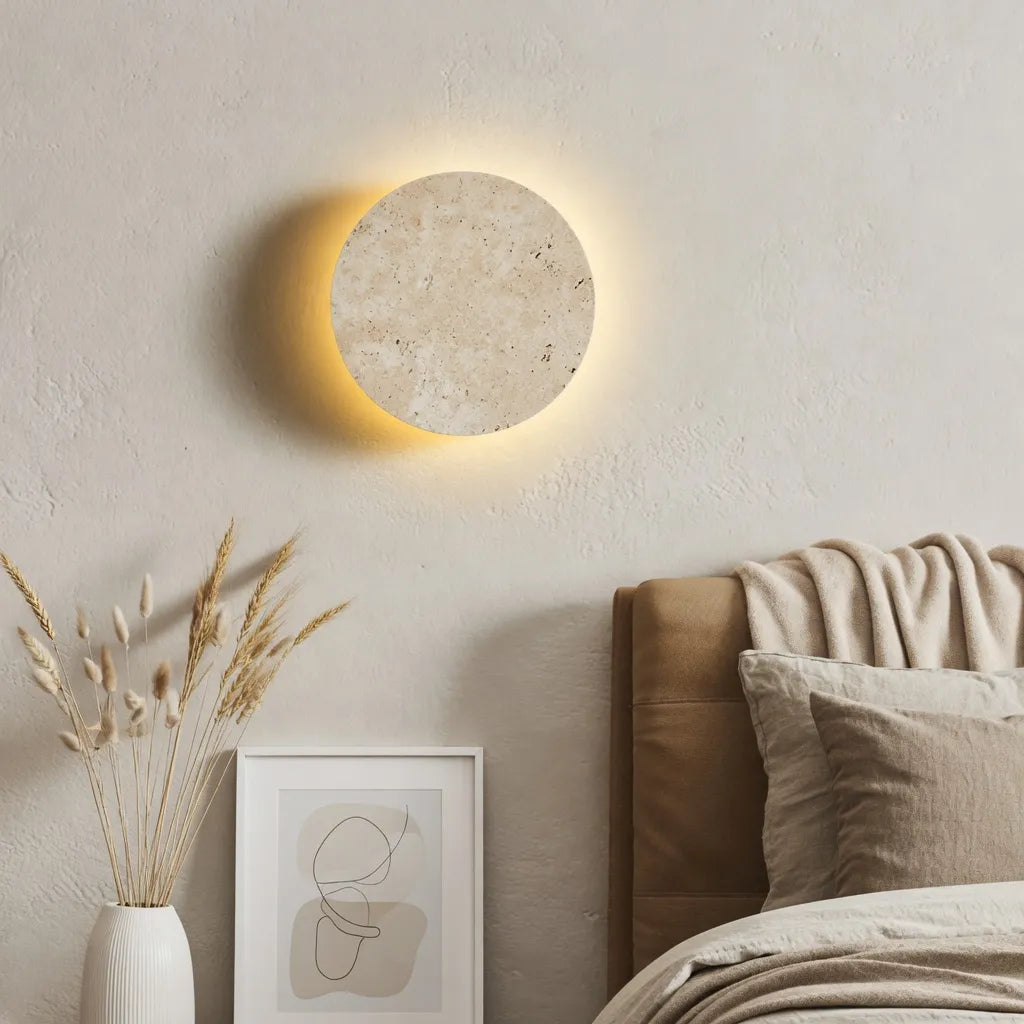 Appliques murales pour salon avec disque de travertin rétroéclairé par LED et effet halo moderne