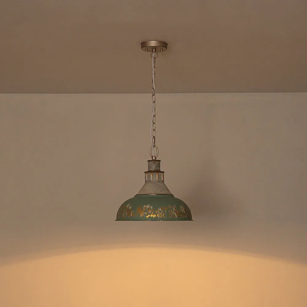Pendelleuchte für die Kücheninsel mit Vintage-Metallschirm in Kuppelform und Used-Look