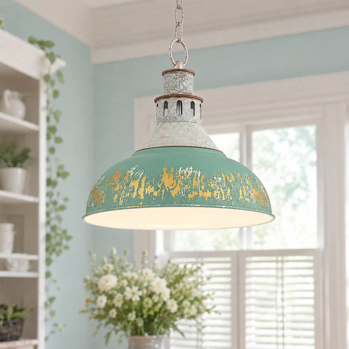 Pendelleuchte für die Kücheninsel mit Vintage-Metallschirm in Kuppelform und Used-Look