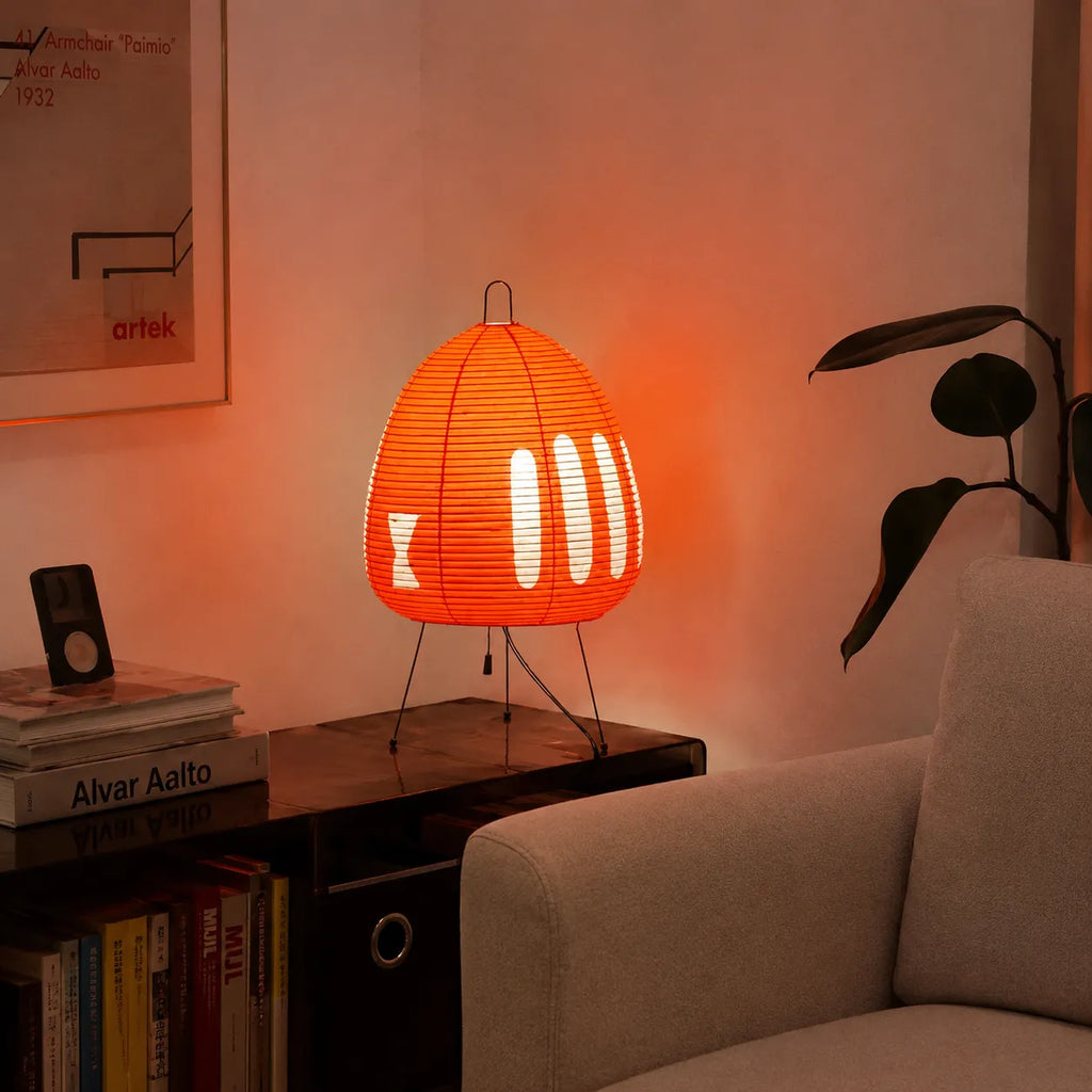 Kleine Tischlampe mit Reispapierschirm und minimalistischem, japanisch inspiriertem Design