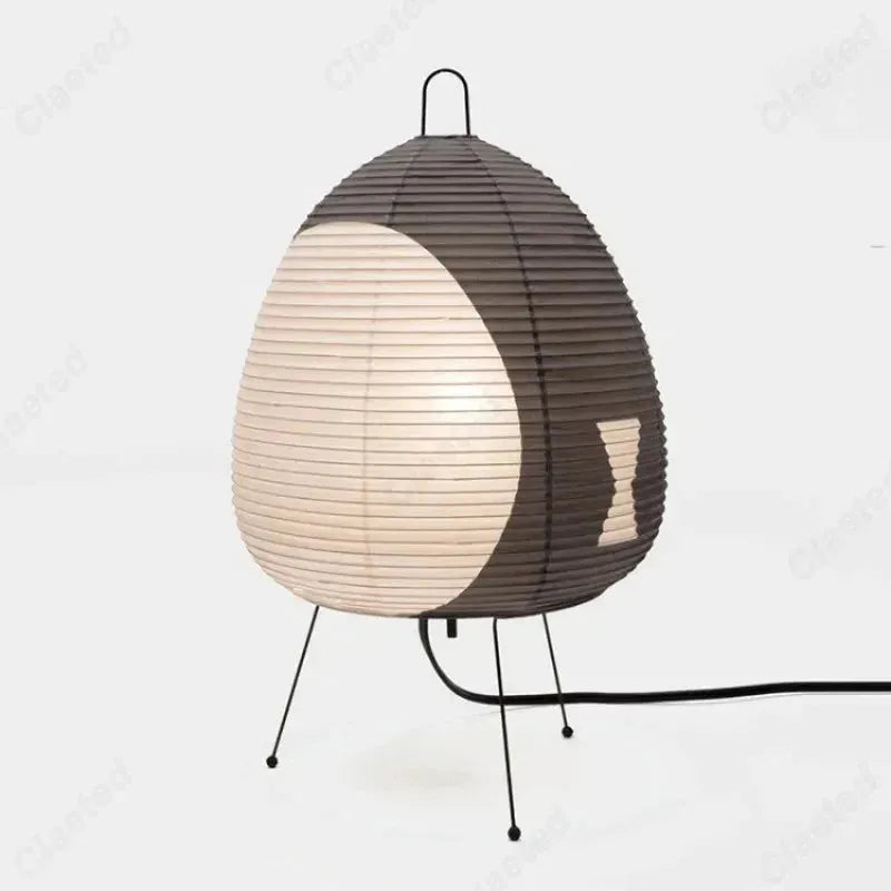 Kleine Tischlampe mit Reispapierschirm und minimalistischem, japanisch inspiriertem Design