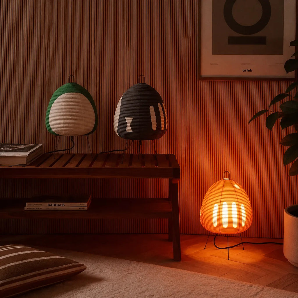 Kleine Tischlampe mit Reispapierschirm und minimalistischem, japanisch inspiriertem Design