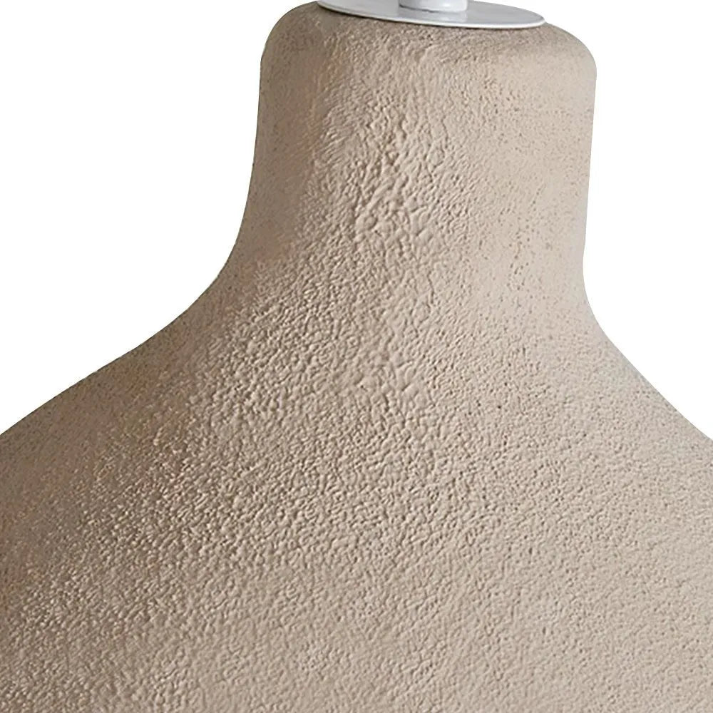 Suspension à la forme sculpturale de vase et texture en plâtre