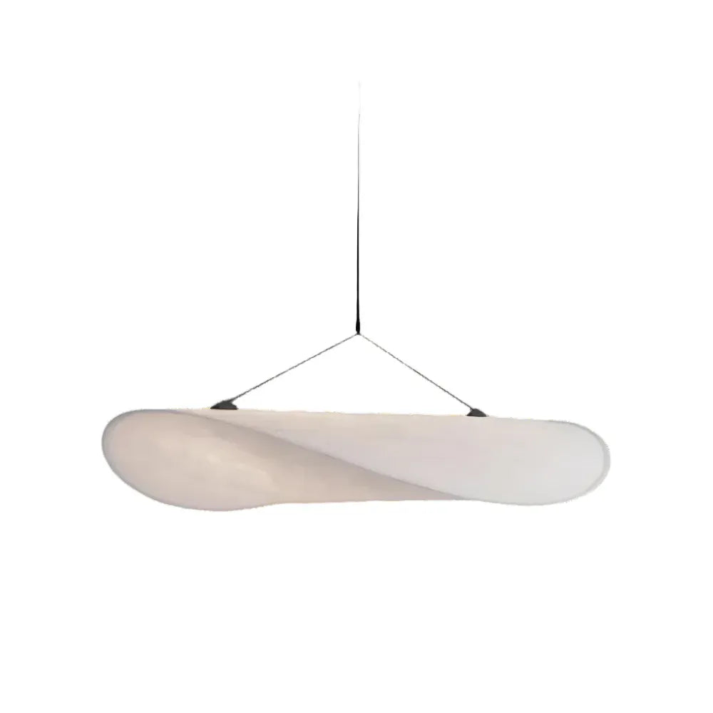 Pendelleuchte mit weichem Stoffschirm und skulpturalem, minimalistischem Design