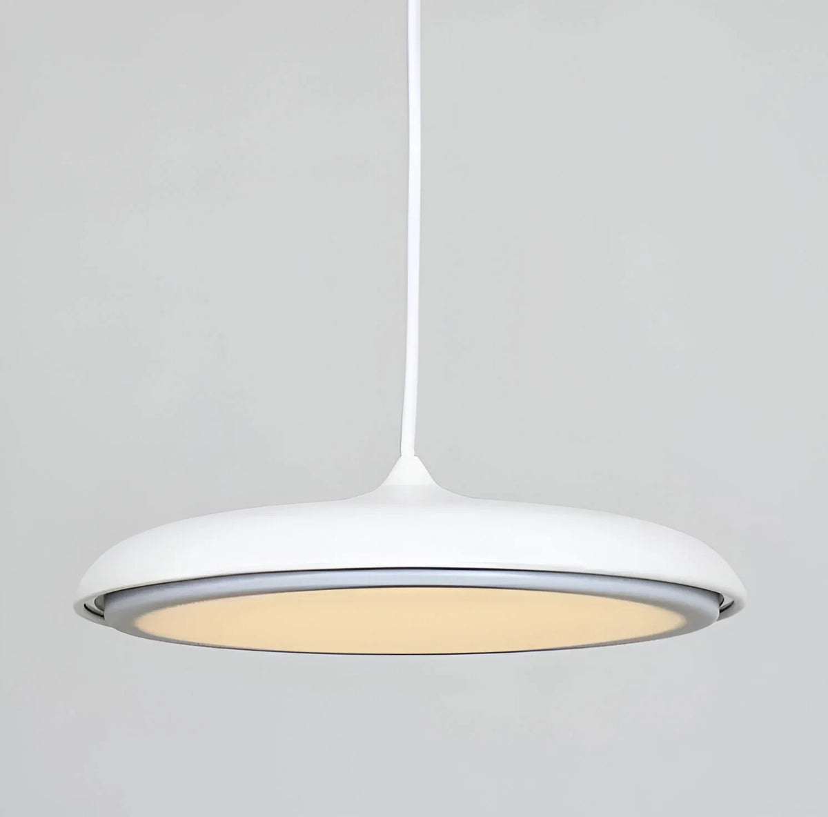 LED-Pendelleuchten mit modernem Scheibendesign aus Metall und integrierter Beleuchtung nach unten