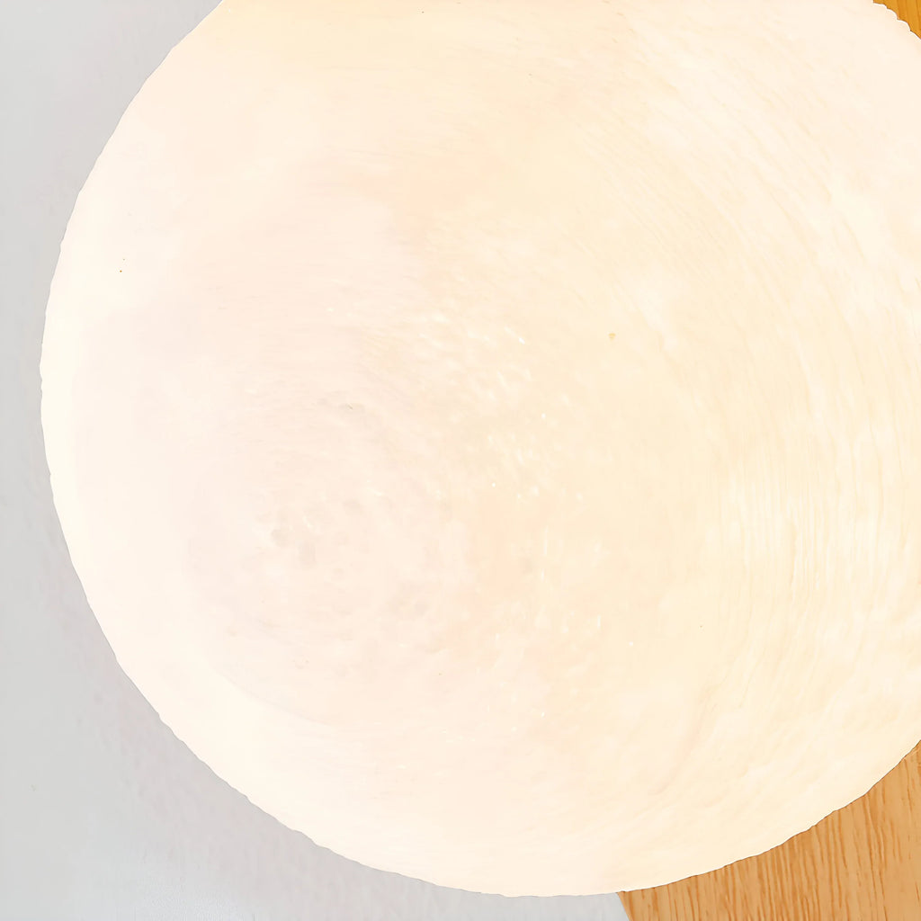 Aplique de pared con globo esmerilado y detalle curvo para dormitorios y pasillos