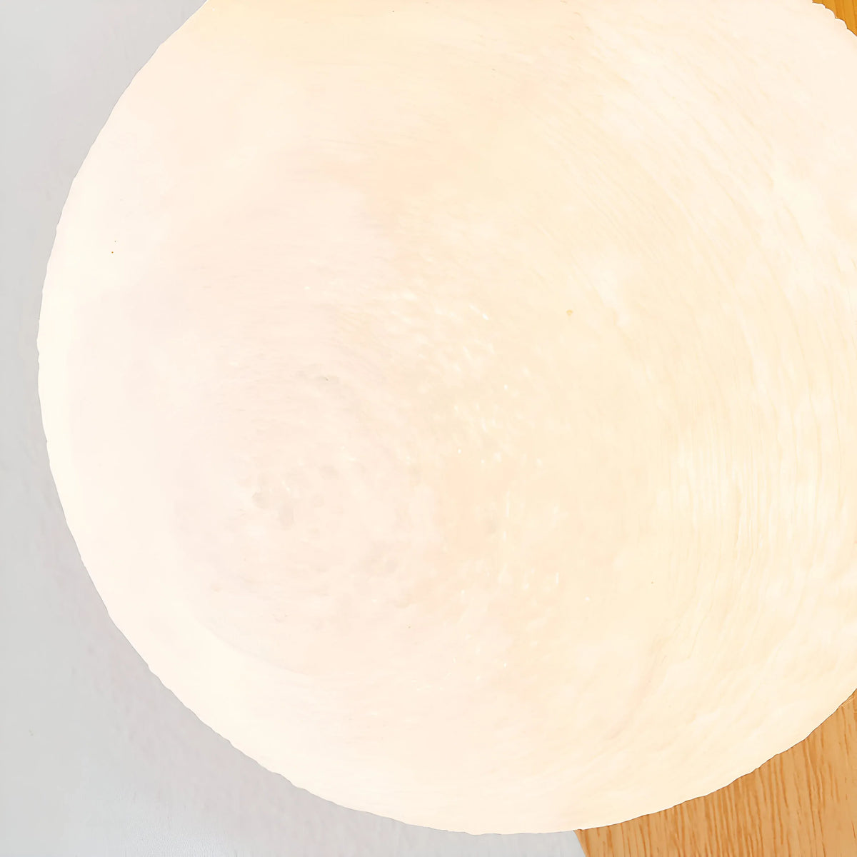 Aplique de pared con globo esmerilado y detalle curvo para dormitorios y pasillos