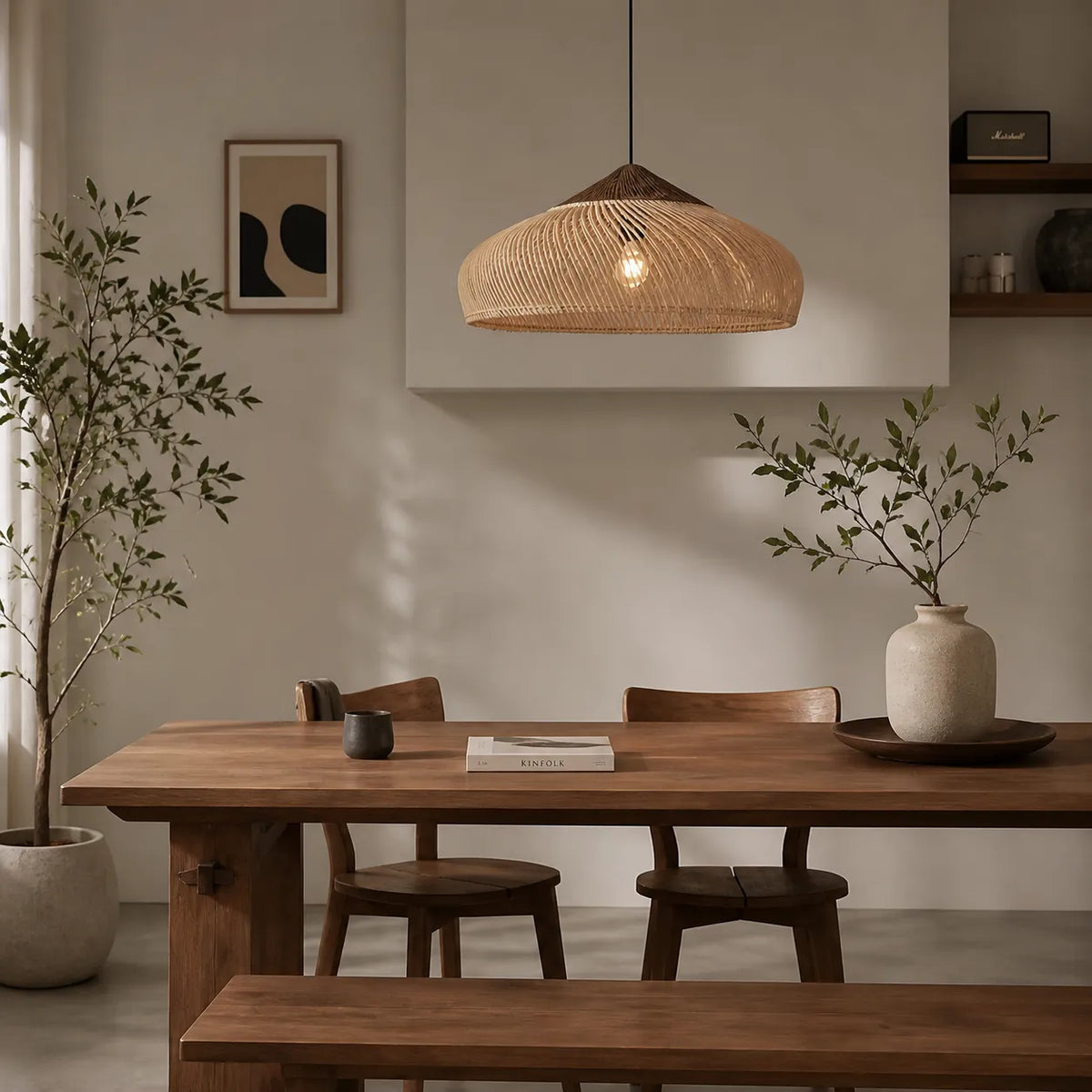 Pendelleuchte mit handgeflochtenem Kuppelschirm aus Rattan und spiralförmiger Struktur