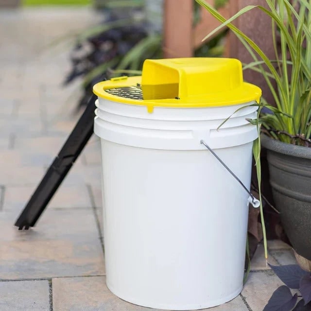 Bucket Mouse Trap with Humane Live Catch Automatic Ramp and Reset for 5 Gallon Pail - Image 2
