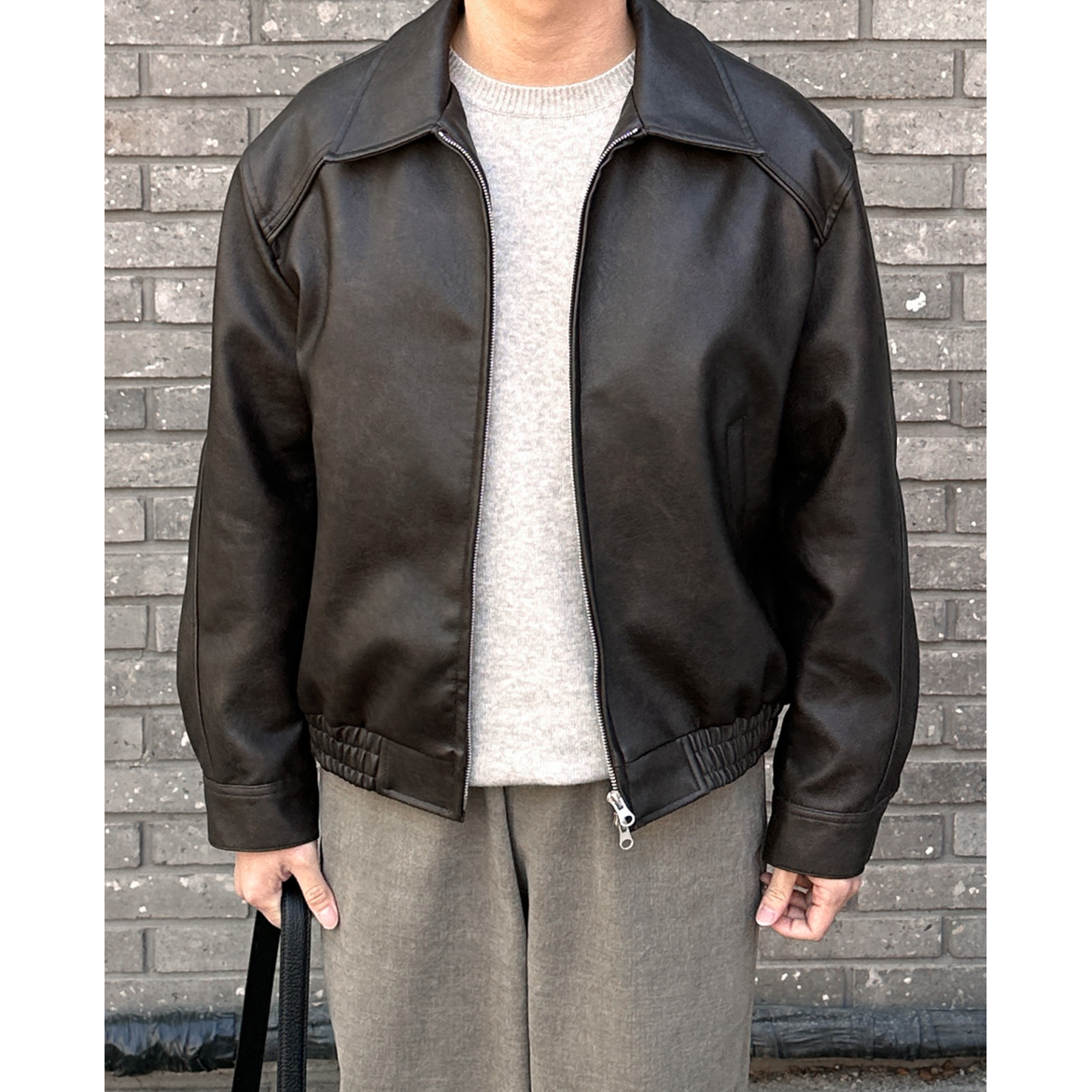 Men's Leather Bomber Jacket with Pointed Collar and Relaxed Fit - Image 5