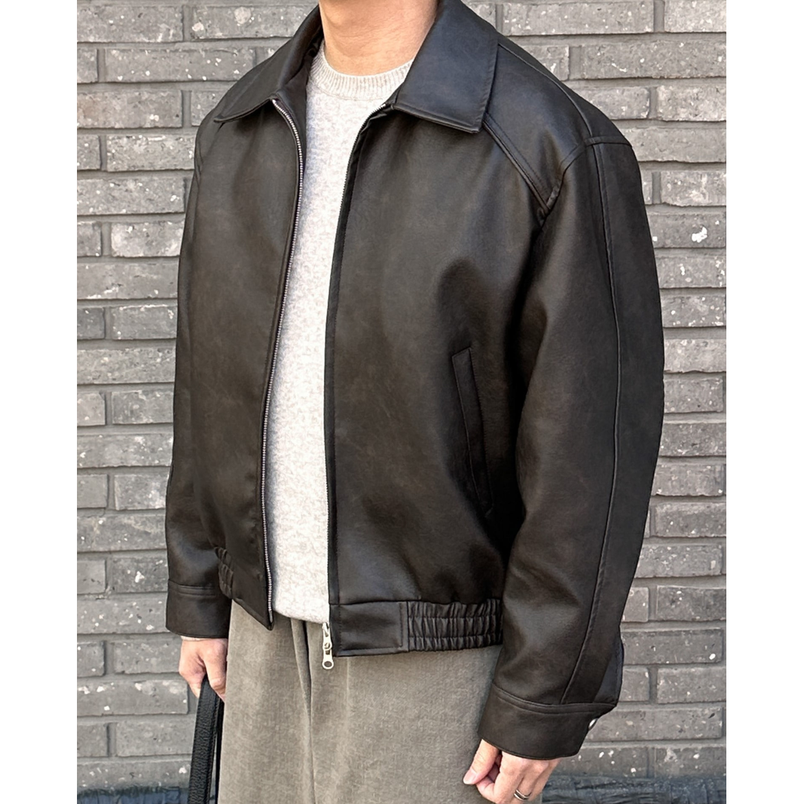 Men's Leather Bomber Jacket with Pointed Collar and Relaxed Fit - Image 6